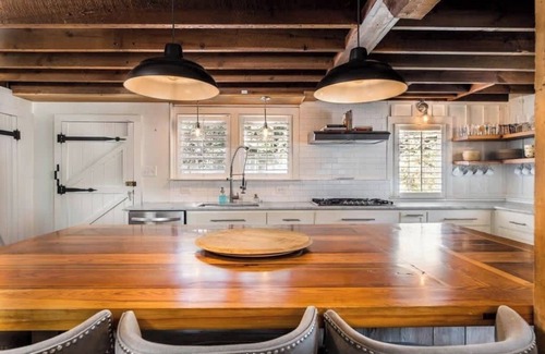 Macon Cabina | Historic Macon Luxury Lodge with updated decor