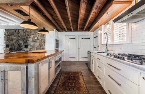 Macon Cabina | Historic Macon Luxury Lodge with updated decor