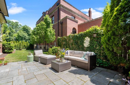 South Evanston Casa | Historic Manor House Private Guest Suite Evanston