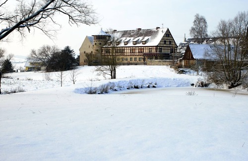 Erlabronn Apartamento | Mansión histórica en Steigerwald con piscina y sauna.