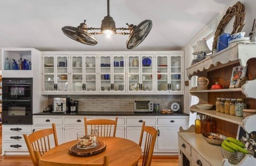 Brunswick Casa | Historic Manor Nestled Among the Live Oaks