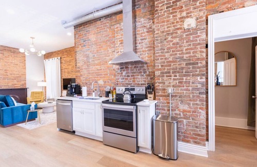 Italian Village Apartamento | Historic Meets Modern | Walk to Coffee | OSU