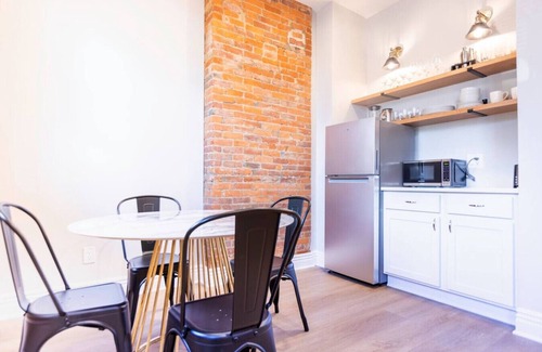 Italian Village Apartamento | Historic Meets Modern | Walk to Coffee | OSU