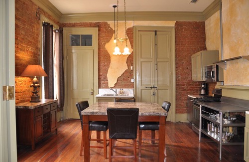 Central Business District Condominio | Histórico condominio de Nueva Orleans con una ubicación fantástica!
