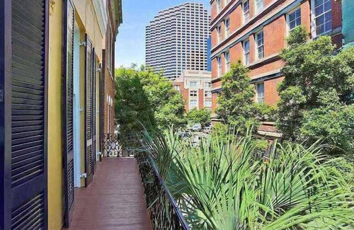 Central Business District Condominio | Histórico condominio de Nueva Orleans con una ubicación fantástica!