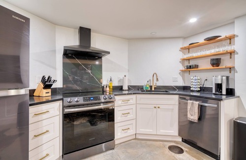 Alphabet Historic District Apartamento | Historic Nob Hill 2BR | Prime Walkable Spot