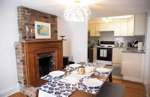 Hunters Point Apartamento | HISTORIC NYC TOWNHOUSE in Landmarked District