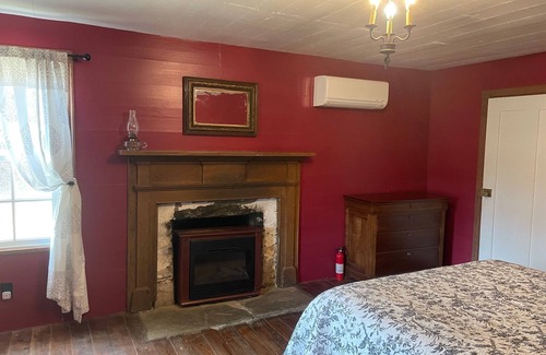 Ennice Otro | Historic Old Farmhouse and Angus Cattle. Family and Pet Friendly!