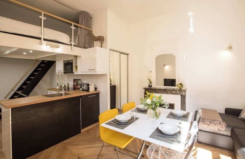 Saint-Merri Apartamento | Contemporary and chic Le Marais apartment with AC