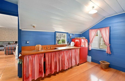 Robinsons Bay Cabaña | Historic Pavitt Cottage - Robinsons Bay Holiday Home