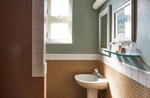 Gayborhood Hotel | Historic Philadelphia Discovery from a Comfortable Room