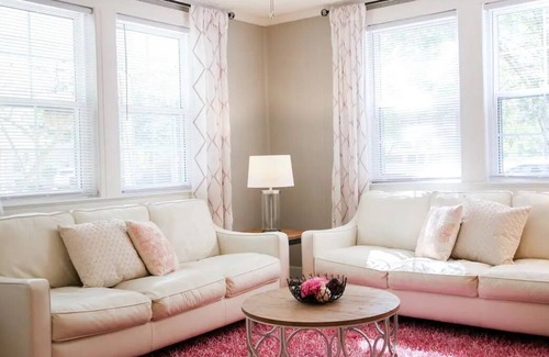 Richmond Hill Casa | Historic Pink Door Cottage near Savannah + Pets