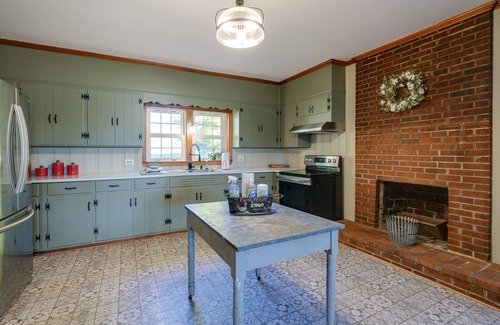 Raphine Casa | Historic Raphine Retreat Near Brownsburg Village!