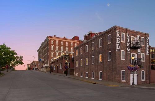 Red Wing Casa | Historic Red Wing Lux Hotel,Premium Room Close to Dining-Museums-Art & More!