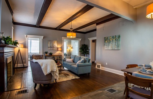 Wildwood Apartamento | Historic Riverfront 2 Bedroom 2 Bath - Rustic Charm!