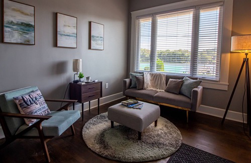 Wildwood Apartamento | Historic Riverfront 2 Bedroom 2 Bath - Rustic Charm!
