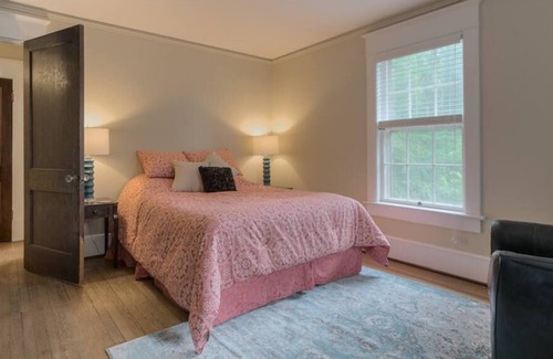 Downtown Casa | Historic Robeson House, Downtown & Next to Campus