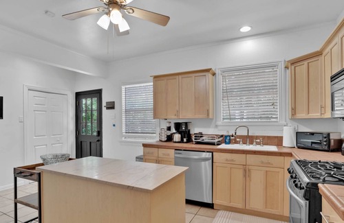Caddo Heights-South Highlands Casa | Historic S. Highlands Charming Cottage by Betty Virginia Park!
