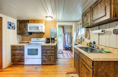 Sapphire Cabina | Historic Sapphire Cabin w/ Porch, Updated Interior