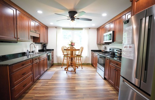 Brockton Apartamento | Historic Sears & Roebuck River Home (Penthouse) The Village at Houser's Crossing
