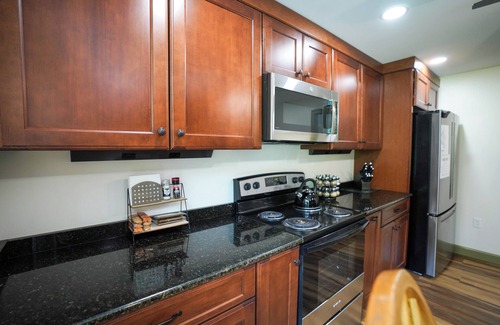 Brockton Apartamento | Historic Sears & Roebuck River Home (Penthouse) The Village at Houser's Crossing