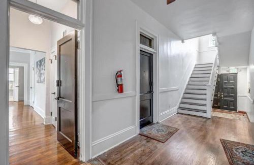 Riverside Apartamento | Historic SidexSide Apt-Blocks from Shoppes of Avon