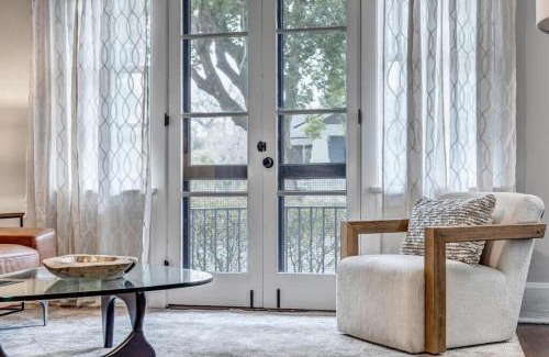 Riverside Apartamento | Historic SidexSide Apt-Blocks from Shoppes of Avon