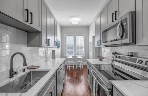 Riverside Apartamento | Historic SidexSide Apt-Blocks from Shoppes of Avon