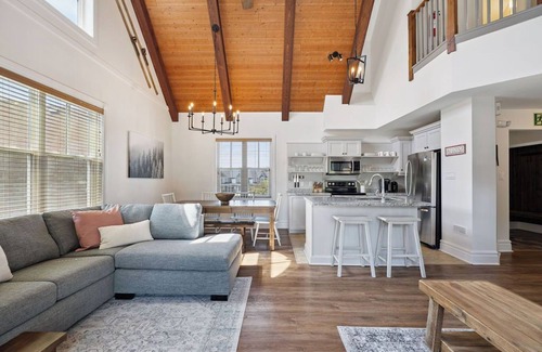 The Blue Mountains Cabina | Historic Snowbridge Townhomes