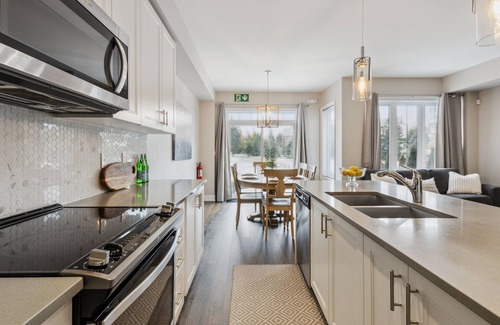 The Blue Mountains Cabina | Historic Snowbridge Townhomes