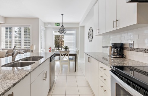 The Blue Mountains Cabina | Historic Snowbridge Townhomes