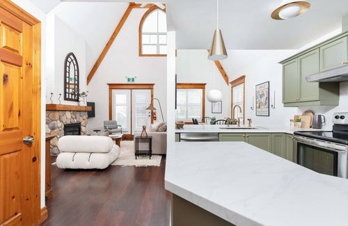 The Blue Mountains Cabina | Historic Snowbridge Townhomes
