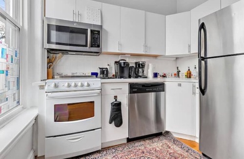 Ward Two Condominio | Historic Somerville Cambridge 1 Bed, Inman Square