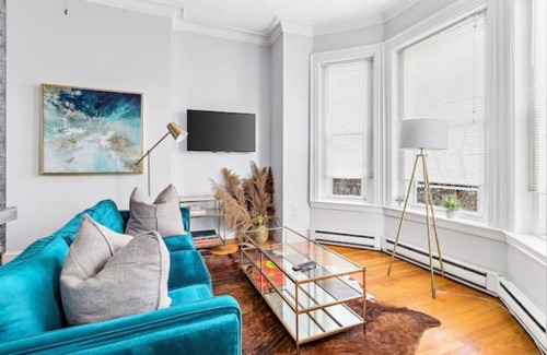 Ward Two Condominio | Historic Somerville Cambridge 1 Bed, Inman Square