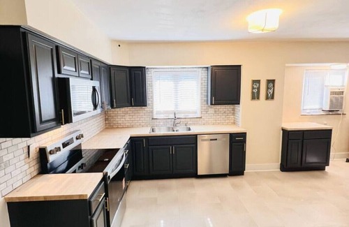 South Side Flats Apartamento | Historic South Side Sanctuary