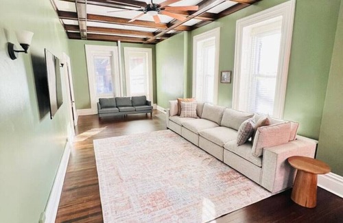 South Side Flats Apartamento | Historic South Side Sanctuary