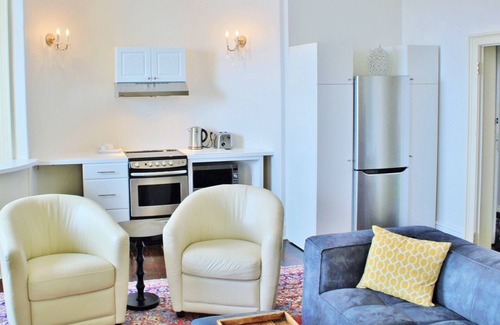 Kingston Apartamento | Historic & Spacious Two-Bedroom Luxury Suite