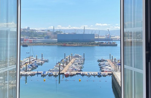 Ferrol Casa | Casa histórica de piedra y madera s. XVIII frente al mar, primera línea de playa