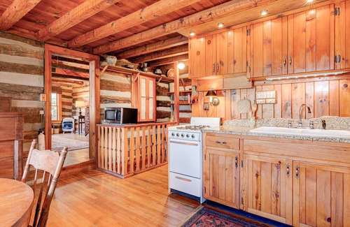 Hendersonville Cabina | Cabaña histórica de Stonewood, escapada única a la montaña