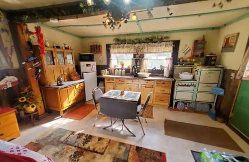 Rapid City Cabina | Historic studio cabin in the Hills