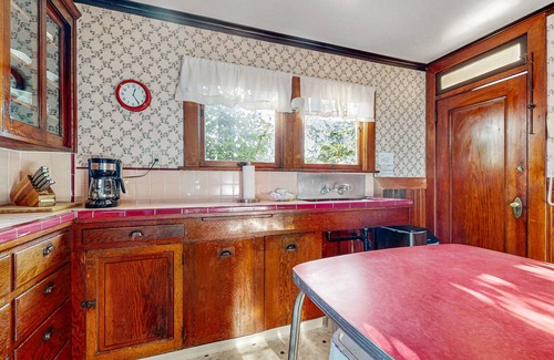 Downtown Casa | Histórica casa de tres dormitorios cerca de tiendas y restaurantes: a una cuadra de Humbolt Bay