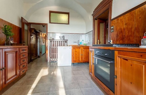 Netro Otro | Historic Town House in Vineyard