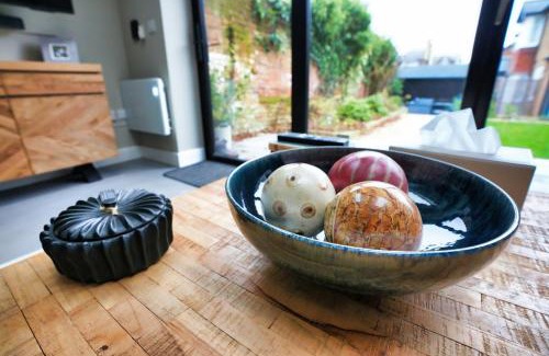 Tring Casa | Historic Tring 2 Story Flat on High Street