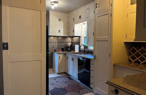 Sioux Falls Casa | Historic Twin Tudors Inn Southeast Room (KP1400SE)