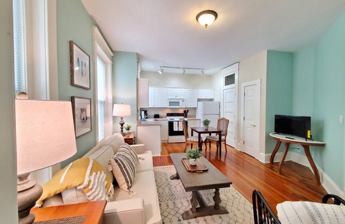 Old Southwest Condominio | Historic Urban Downtown 1 Bedroom with Parking