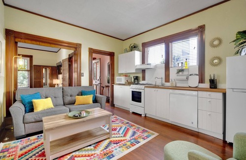Cortez Hill Casa | Historic Victorian 2 BD in the Heart of Downtown