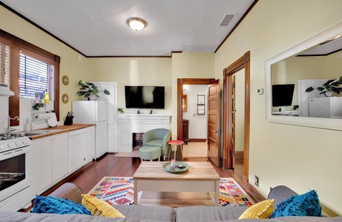 Cortez Hill Casa | Historic Victorian 2 BD in the Heart of Downtown