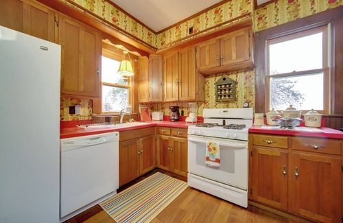 Chautauqua Casa | Historic Victorian Farmhouse w/ Porch & Views!