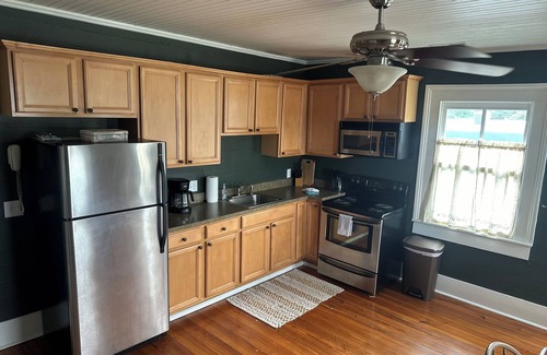 Troy Casa | Historic Wade-Arscott home, Upper Level 2BR/2BA in Downtown Troy