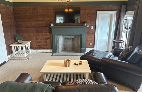 Troy Casa | Historic Wade-Arscott home, Upper Level 2BR/2BA in Downtown Troy